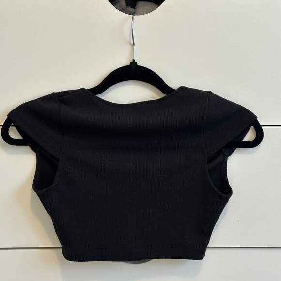 Princess Polly/Motel Scoop Neck Cropped Short Sleeve Shirt (Black) - Picture 3 of 3